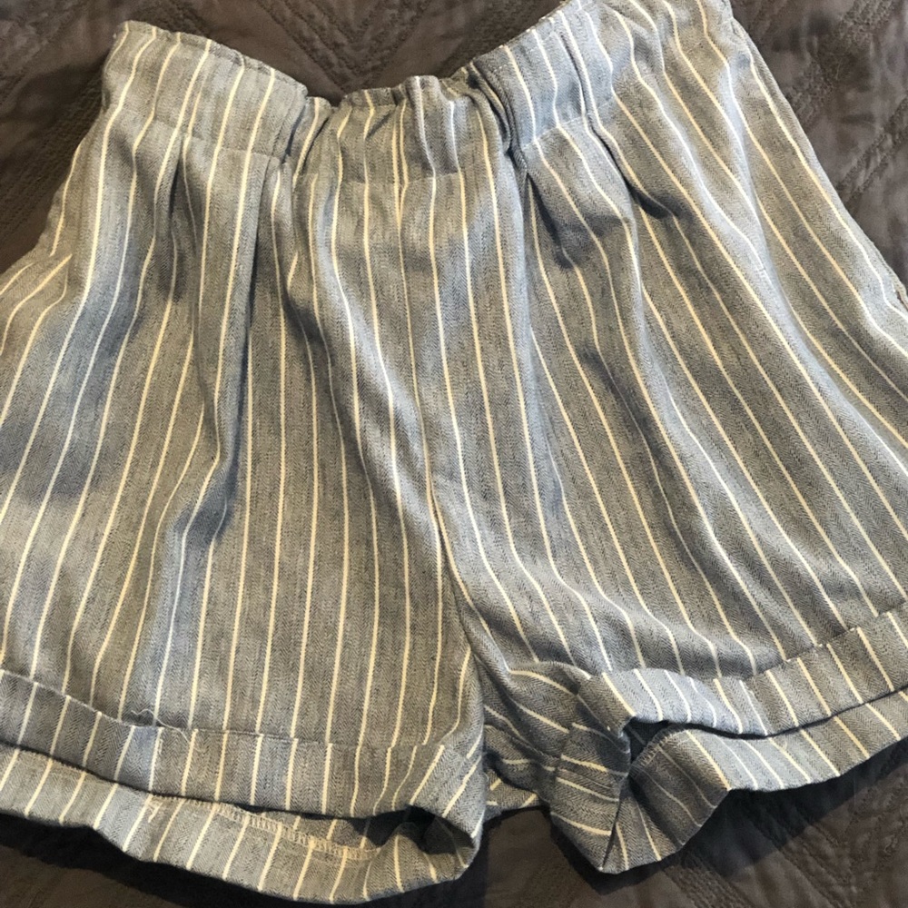 ❤️SOLD❤️ PAPERBAG WAIST SHORTS WITH POCKETS!